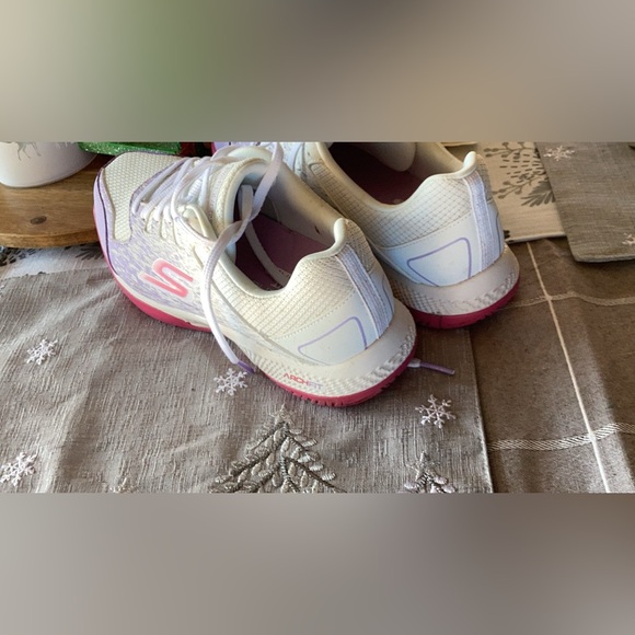 Skechers women’s arch fit pickleball court shoes, size 8.5 hardly worn. - Picture 2 of 3